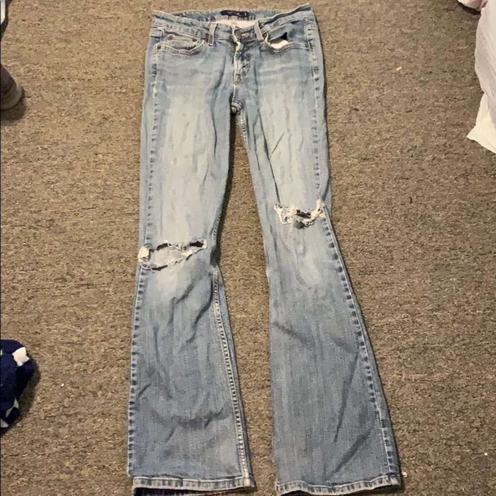 Levi’s Ripped Jeans (Size 7)